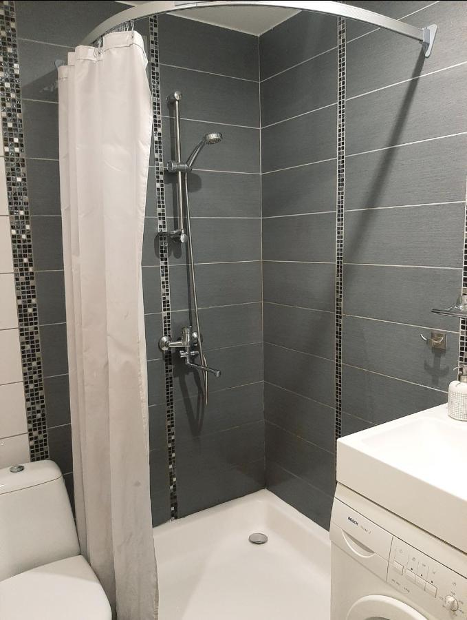 New! Cozy With Free Guarded Parking Appartement Riga